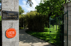 Entrée du jardin Christian Dior
